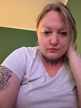 Snapshot of Lolaaxxx13 chatting on 06-01-26, 07:04 Lolaaxxx13 online show from 06-01-26, 07:04