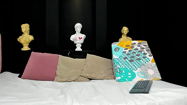 Snapshot of BellaSky1 chatting on 02-17-26, 11:29 BellaSky1 online show from 02-17-26, 11:29