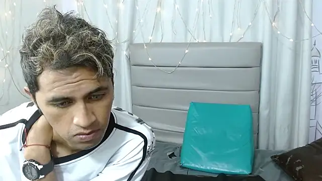 Snapshot of Cecilia_and_Carlos chatting on 02-14-26, 08:33 Cecilia and Carlos online show from 02-14-26, 08:33