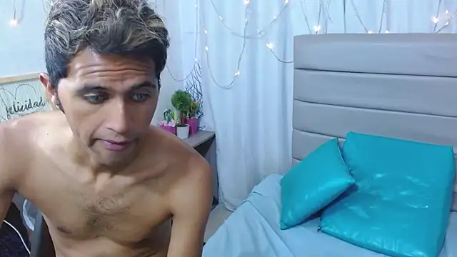 Snapshot of Cecilia_and_Carlos chatting on 02-20-26, 06:26 Cecilia and Carlos online show from 02-20-26, 06:26