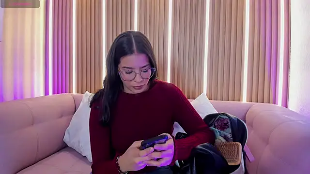 Snapshot of Luna_Millers chatting on 07-16-26, 04:29 Luna Millers online show from 07-16-26, 04:29