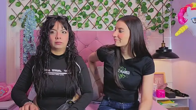 Valkiria-and-Dione online show from 04-22-26, 01:12