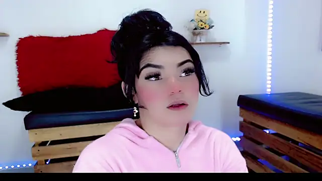 Snapshot of NathalialLooes chatting on 03-16-26, 04:18 NathalialLooes online show from 03-16-26, 04:18