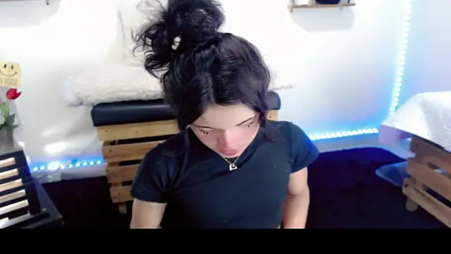 Snapshot of NathalialLooes chatting on 03-29-26, 05:07 NathalialLooes online show from 03-29-26, 05:07