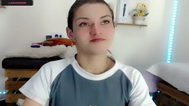 Snapshot of NathalialLooes chatting on 04-15-26, 05:36 NathalialLooes online show from 04-15-26, 05:36