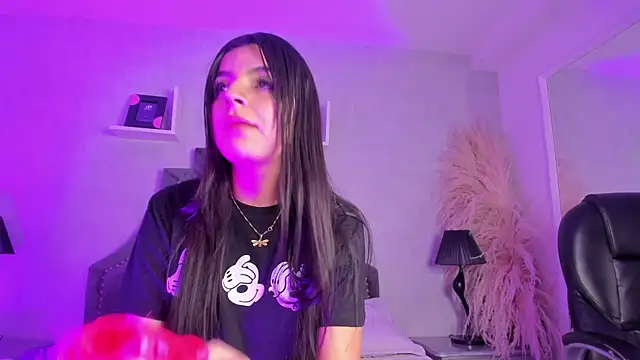 Snapshot of KarelyMitchel chatting on 02-21-26, 01:01 KarelyMitchel online show from 02-21-26, 01:01