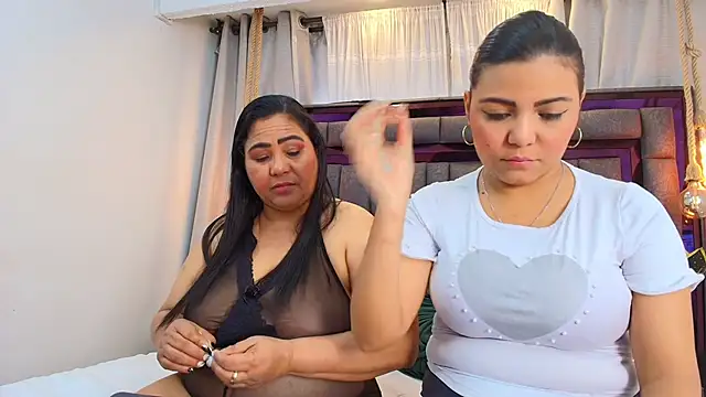 Snapshot of Karina_Mendoza chatting on 06-28-26, 12:11 Karina Mendoza online show from 06-28-26, 12:11