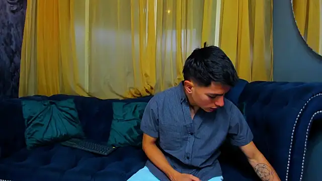 Snapshot of Aron_pulse chatting on 02-10-26, 01:15 Aron pulse online show from 02-10-26, 01:15