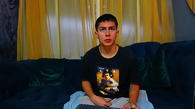 Snapshot of Aron_pulse chatting on 02-16-26, 01:18 Aron pulse online show from 02-16-26, 01:18