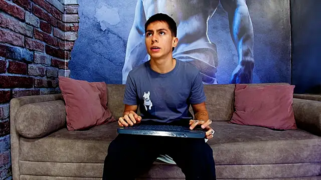 Snapshot of Aron_pulse chatting on 02-23-26, 01:19 Aron pulse online show from 02-23-26, 01:19