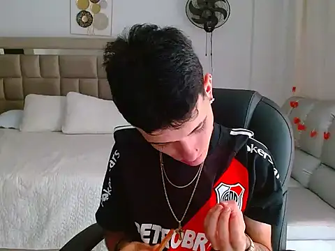 eroboyxox online show from 02-18-26, 08:16