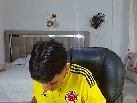 eroboyxox online show from 02-19-26, 07:32