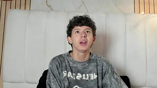 Snapshot of David_Roy_ chatting on 02-19-26, 12:45 David Roy online show from 02-19-26, 12:45