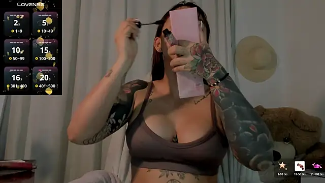 Snapshot of Victoria-swan chatting on 04-04-26, 11:51 Victoria-swan online show from 04-04-26, 11:51