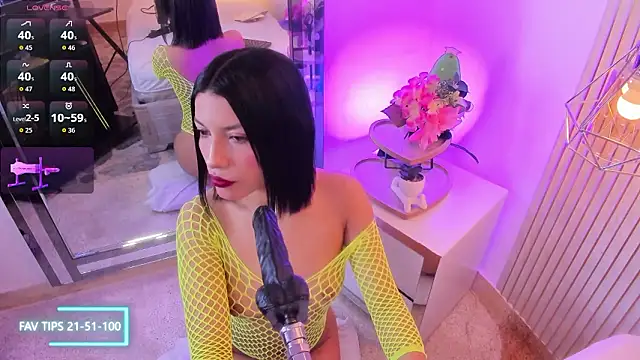 Snapshot of IsabellaMendez_ chatting on 03-25-26, 02:01 IsabellaMendez online show from 03-25-26, 02:01