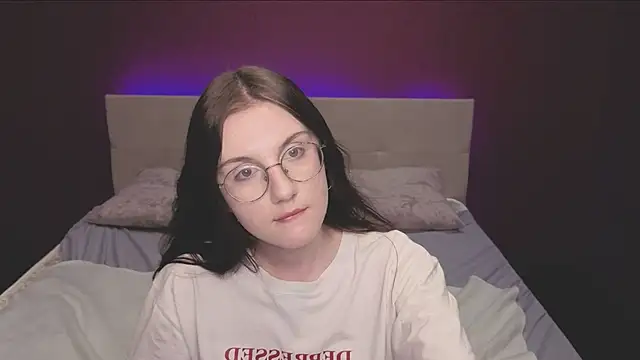 Snapshot of VixenLight chatting on 02-06-26, 11:24 VixenLight online show from 02-06-26, 11:24