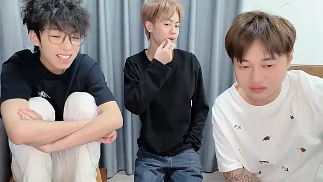 Snapshot of No_1MiaoMiao-Kk chatting on 02-05-26, 11:37 No 1MiaoMiao-Kk online show from 02-05-26, 11:37