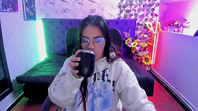 liany taylor online show from 04-11-26, 08:18