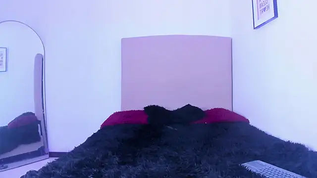 Snapshot of im_tiffany_ chatting on 02-19-26, 05:03 im tiffany online show from 02-19-26, 05:03