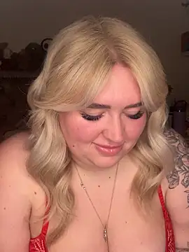 Snapshot of TwoWayT_xx chatting on 02-15-26, 12:07 TwoWayT xx online show from 02-15-26, 12:07