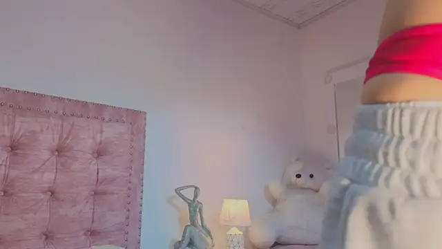 Jennifer Lee  online show from 05-31-26, 03:19
