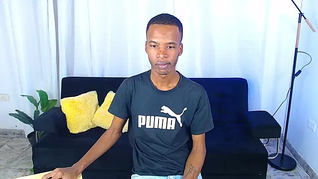 Snapshot of gusy_18 chatting on 02-06-26, 08:12 gusy 18 online show from 02-06-26, 08:12