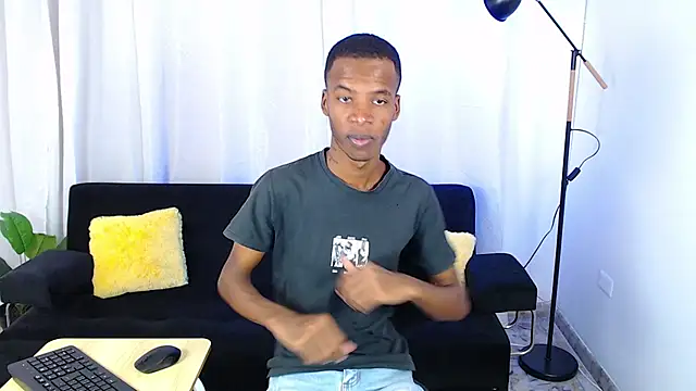 Snapshot of gusy_18 chatting on 02-17-26, 08:37 gusy 18 online show from 02-17-26, 08:37