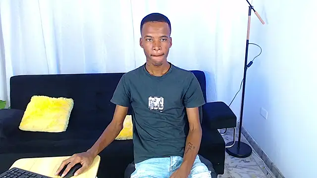 Snapshot of gusy_18 chatting on 02-25-26, 08:18 gusy 18 online show from 02-25-26, 08:18