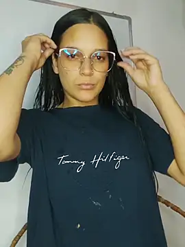 Snapshot of Perla_and_Maikol chatting on 02-02-26, 06:28 Perla and Maikol online show from 02-02-26, 06:28