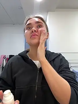 Snapshot of MonicaWestt chatting on 03-12-26, 06:30 MonicaWestt online show from 03-12-26, 06:30