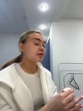 Snapshot of MonicaWestt chatting on 03-19-26, 06:06 MonicaWestt online show from 03-19-26, 06:06