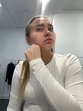 Snapshot of MonicaWestt chatting on 03-22-26, 06:06 MonicaWestt online show from 03-22-26, 06:06