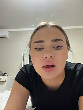 Snapshot of MonicaWestt chatting on 04-06-26, 06:31 MonicaWestt online show from 04-06-26, 06:31