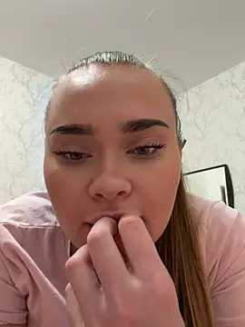 Snapshot of MonicaWestt chatting on 04-13-26, 08:25 MonicaWestt online show from 04-13-26, 08:25