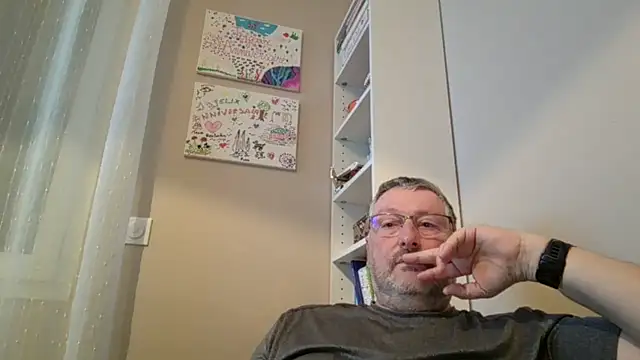 Snapshot of doudou310 chatting on 02-09-26, 06:28 doudou310 online show from 02-09-26, 06:28