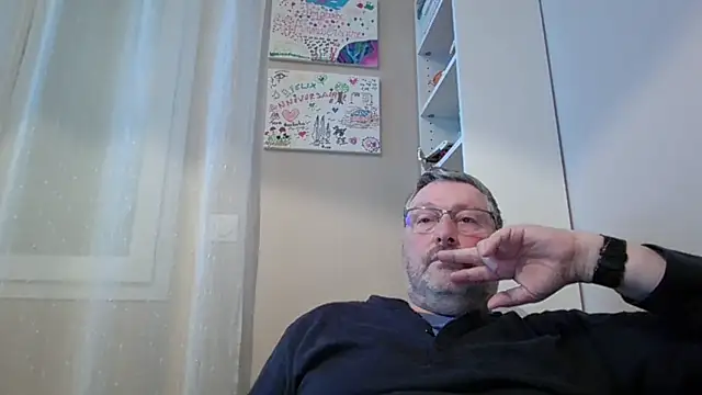 Snapshot of doudou310 chatting on 02-17-26, 05:15 doudou310 online show from 02-17-26, 05:15