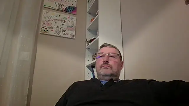 Snapshot of doudou310 chatting on 02-18-26, 04:52 doudou310 online show from 02-18-26, 04:52