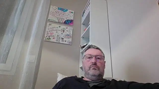 Snapshot of doudou310 chatting on 02-22-26, 04:02 doudou310 online show from 02-22-26, 04:02