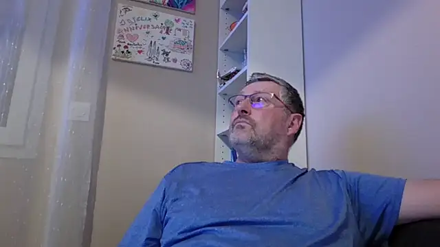 Snapshot of doudou310 chatting on 02-28-26, 04:57 doudou310 online show from 02-28-26, 04:57