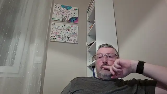 Snapshot of doudou310 chatting on 03-08-26, 02:48 doudou310 online show from 03-08-26, 02:48