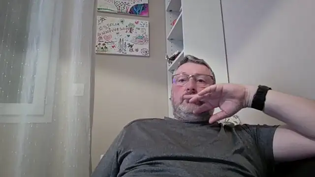 Snapshot of doudou310 chatting on 03-25-26, 04:07 doudou310 online show from 03-25-26, 04:07