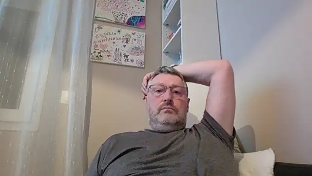 Snapshot of doudou310 chatting on 04-01-26, 04:46 doudou310 online show from 04-01-26, 04:46