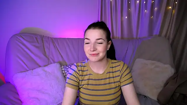 Snapshot of AliceChanel chatting on 05-16-26, 03:47 AliceChanel online show from 05-16-26, 03:47