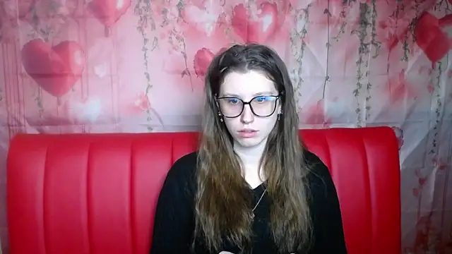 Snapshot of LilianaShine chatting on 02-11-26, 06:07 LilianaShine online show from 02-11-26, 06:07