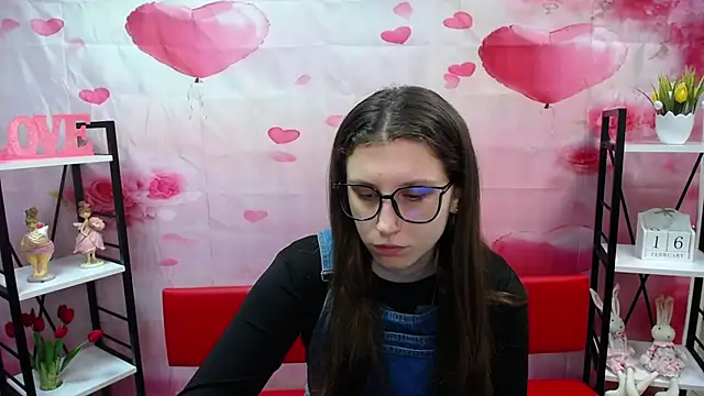 Snapshot of LilianaShine chatting on 02-16-26, 05:58 LilianaShine online show from 02-16-26, 05:58