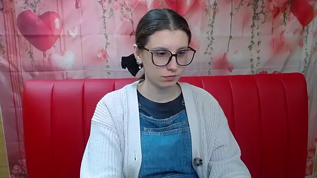 Snapshot of LilianaShine chatting on 02-21-26, 06:14 LilianaShine online show from 02-21-26, 06:14