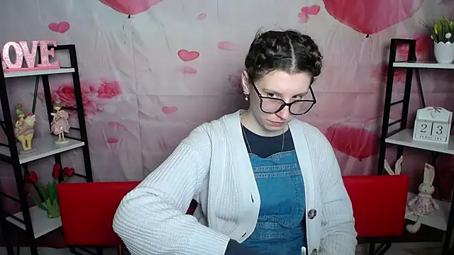 Snapshot of LilianaShine chatting on 02-23-26, 06:11 LilianaShine online show from 02-23-26, 06:11