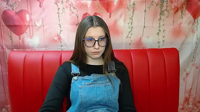 Snapshot of LilianaShine chatting on 04-23-26, 05:08 LilianaShine online show from 04-23-26, 05:08