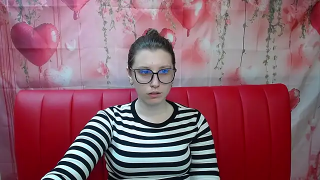 Snapshot of LilianaShine chatting on 05-08-26, 05:02 LilianaShine online show from 05-08-26, 05:02