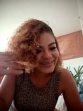 Snapshot of QuartoFechado chatting on 02-07-26, 01:48 QuartoFechado online show from 02-07-26, 01:48